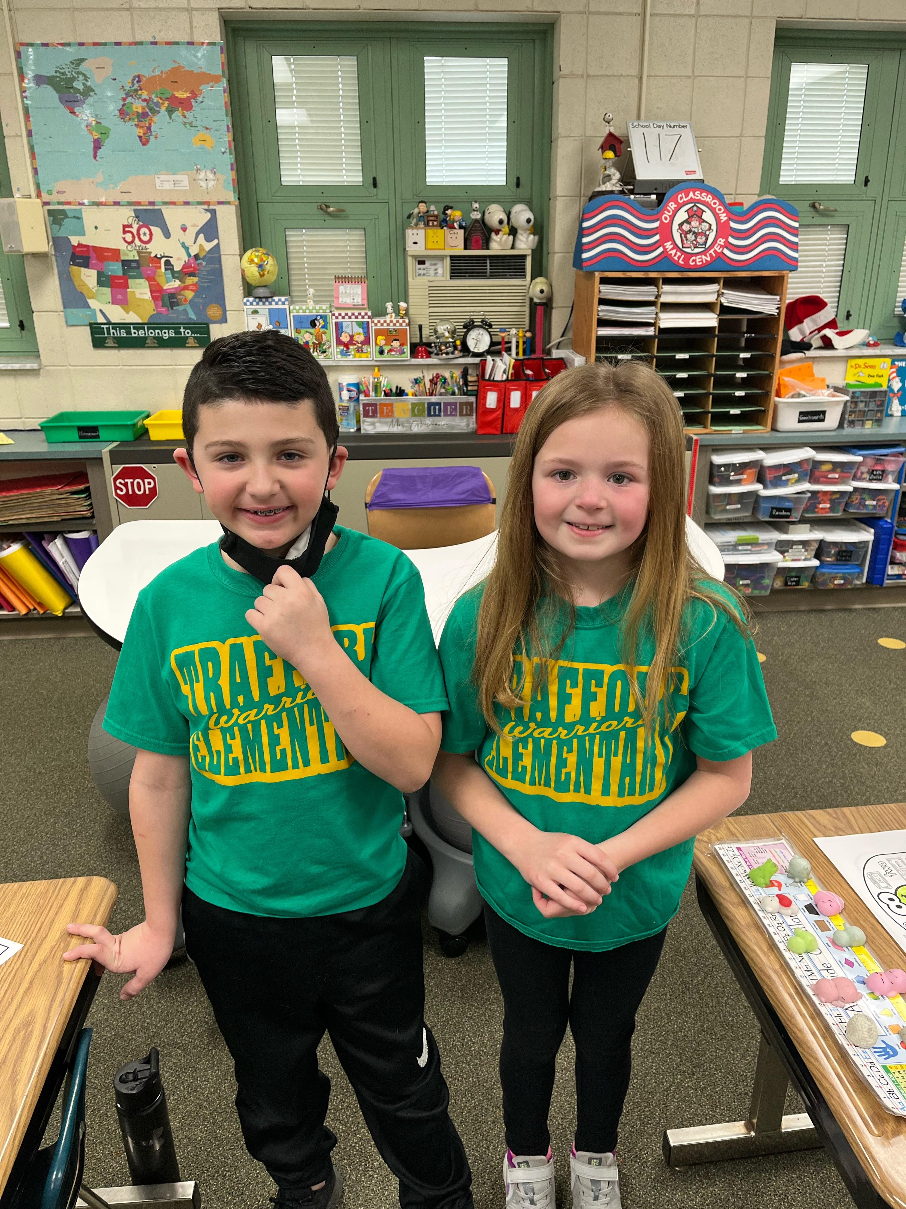 students dressed alike on Twos-day